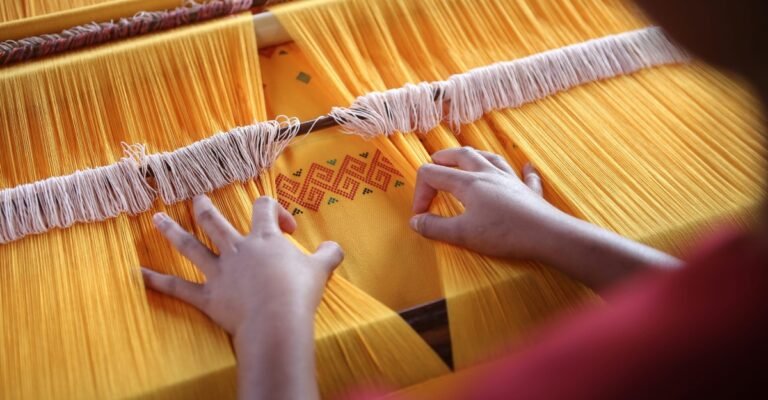 Bordado e Tecelagem: Aplicações dos Fractais na Arte Têxtil