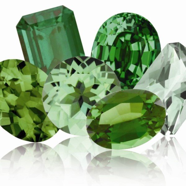 Explorando Cristais Naturais vs. Sintéticos