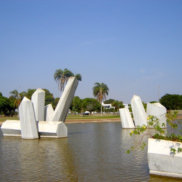 Arquitetura Inspirada em Estruturas Cristalinas