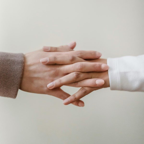 A Dualidade de Gêmeos: Quem Está no Controle Hoje?