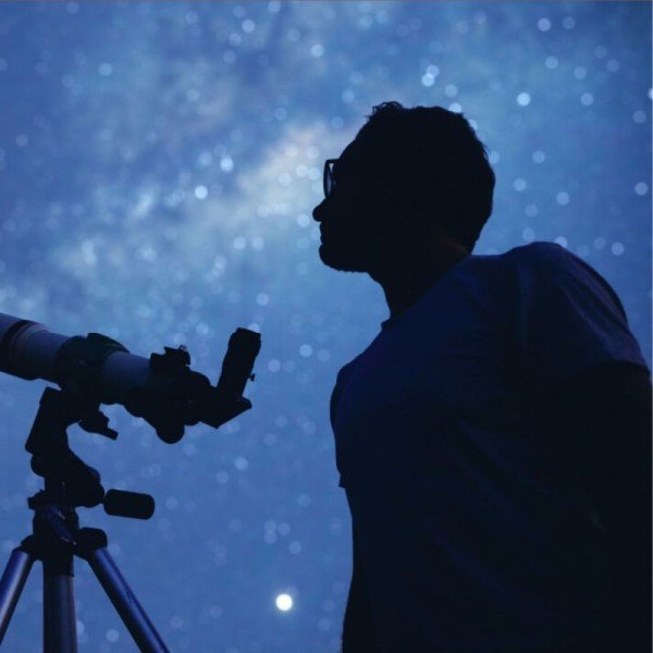 A Rivalidade Histórica entre Astrologia e Astronomia